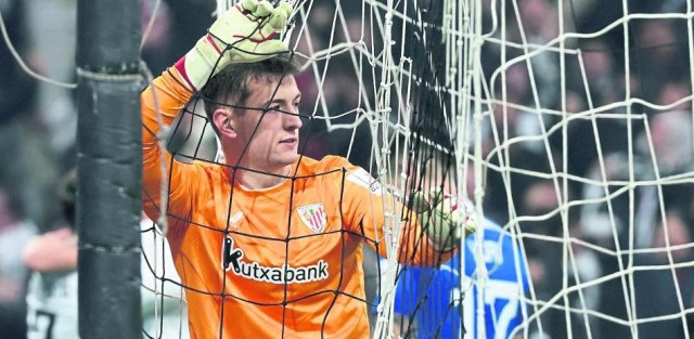 La opción de compra, último escollo para cerrar la cesión de Julen Agirrezabala al Valencia CF