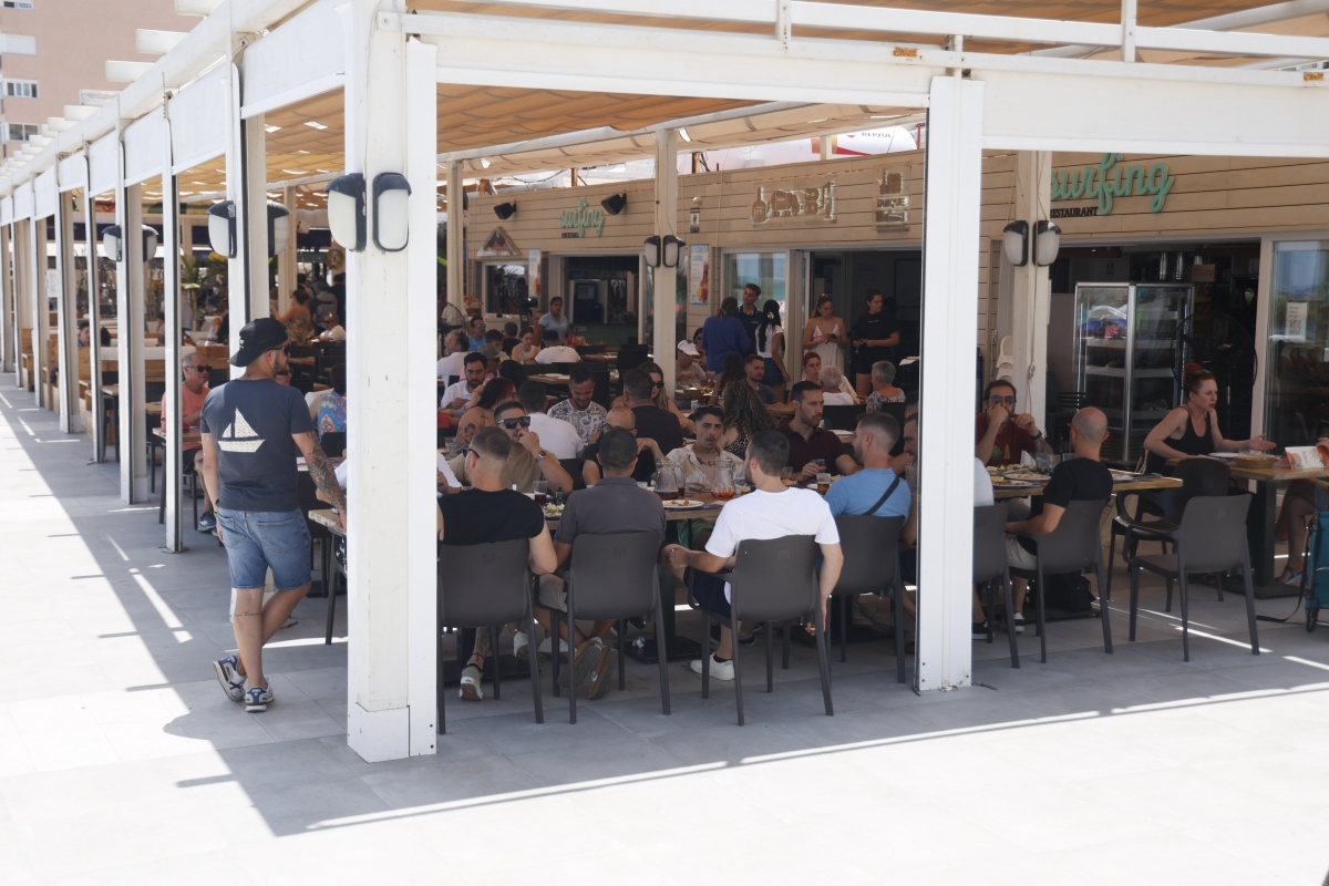 Cara y cruz de la economía regional: pierde consumo pero gana turismo y dinamismo en Defensa