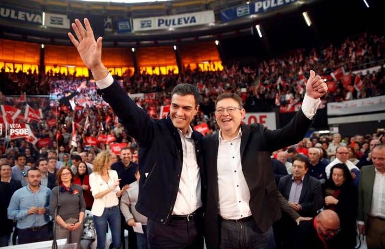 Pedro Sánchez y Ximo Puig en el acto central de campaña de las generales. EVA MÁÑEZ - 