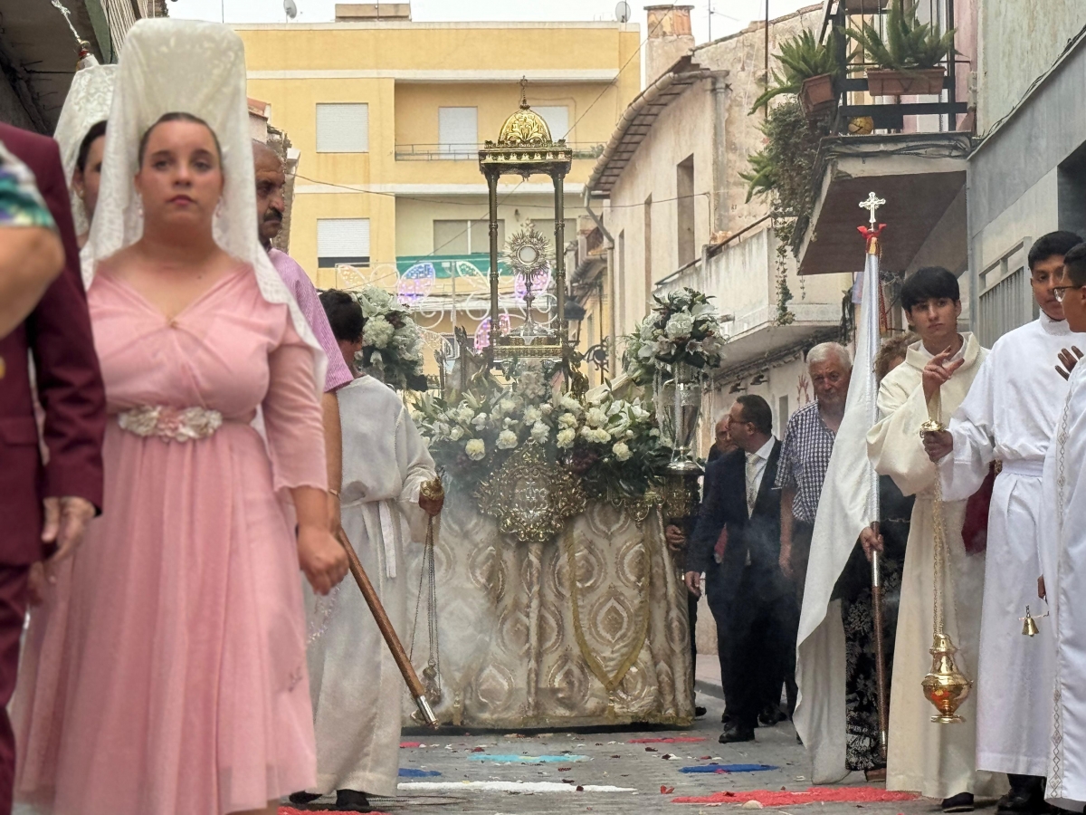 Devoción y belleza en las calles de Archena por el Corpus Christi
