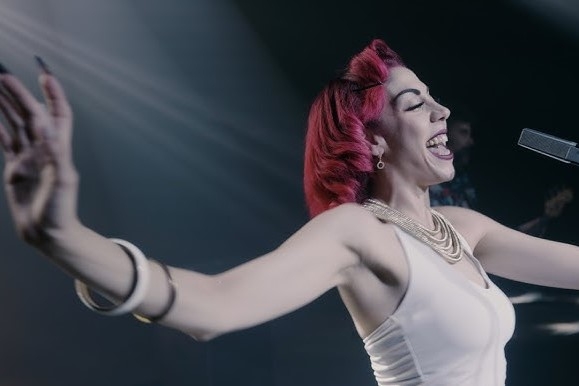 Volando a ras de suelo | Reina Vudú