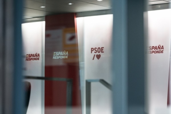 La UCO entra en la sede del PSOE para realizar un clonado del correo de Santos Cerdán