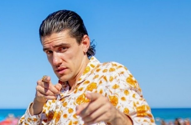 Tacho pone ritmo al verano alicantino con un videoclip de Fogueres