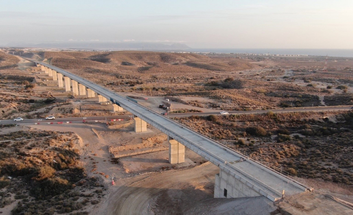 Un paso más cerca del Corredor Mediterráneo en la Región: Adif licita el montaje de las vías entre Vera y Almería