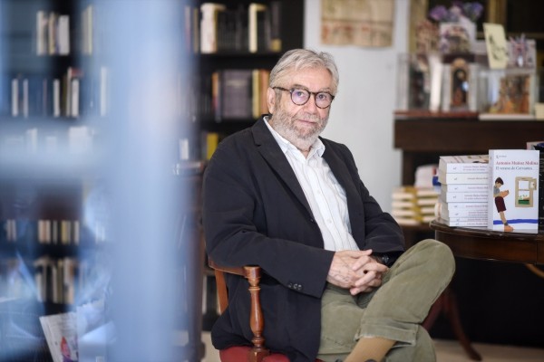 Antonio Muñoz Molina se zambulle en el 'Quijote' para desmonumentalizarlo