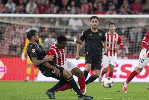 El Castellón acaba con su buena racha perdiendo ante un Sporting superior