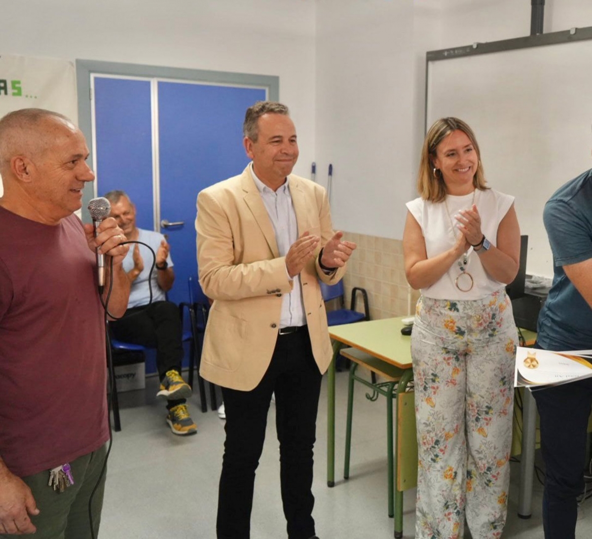 La consejera de Política Social, Familias e Igualdad, Conchita Ruiz, junto al alcalde Abanilla, José Antonio Blasco - 