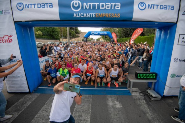 Récord de corredores en la Carrera de Empresas NTT Data de Alicante con 2.000 inscritos
