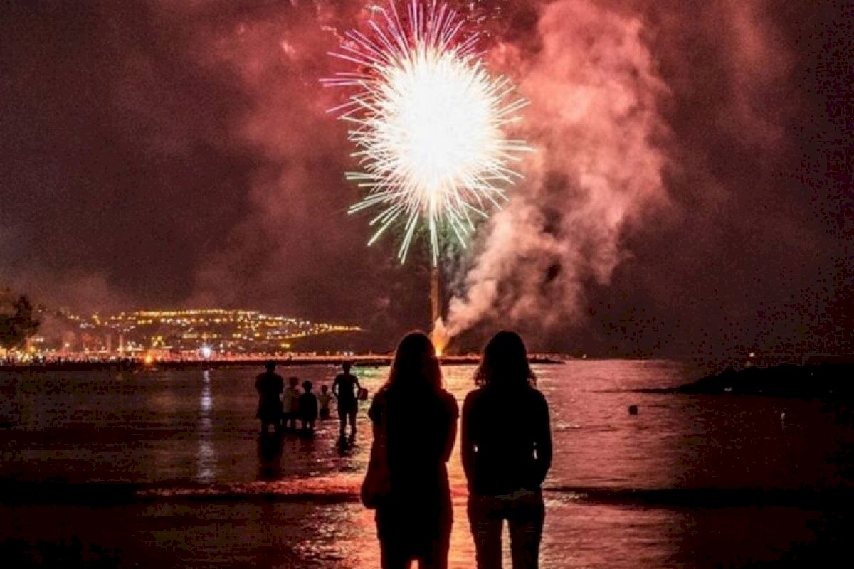 Música, discomóvil y castillo: Benicàssim prepara una Noche de San Juan de actividades en sus playas