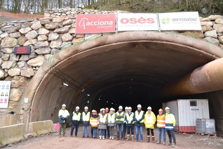 Visita de políticos navarros a las obras del túnel de Belate. - Foto: PARLAMENTO DE NAVARRA Visita de políticos navarros a las obras del túnel de Belate.