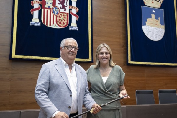 Rafael Albert (PP) releva a Araceli de Moya y toma posesión como nuevo alcalde de Oropesa del Mar