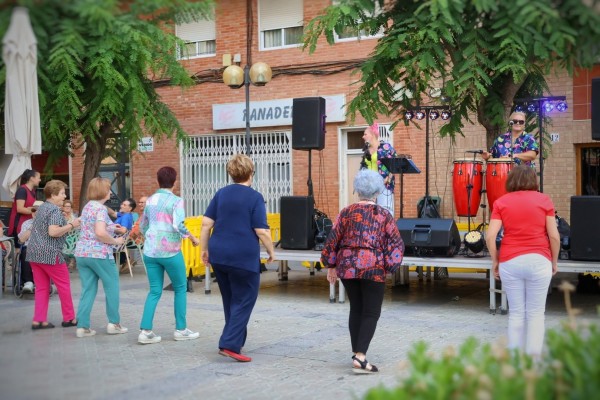 Música y baile al aire libre: Onda renueva el ciclo de ocio 'Vesprades de balls' para sus mayores