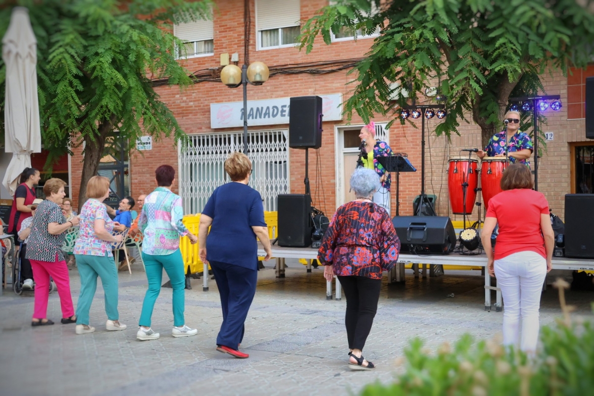Música y baile al aire libre: Onda renueva el ciclo de ocio 'Vesprades de balls' para sus mayores