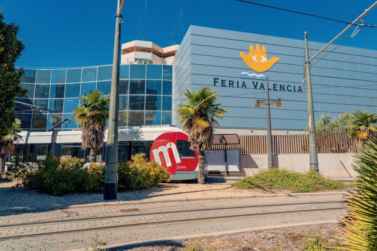 Servicios especiales de tranvía para acudir a los certámenes de la semana en Feria Valencia