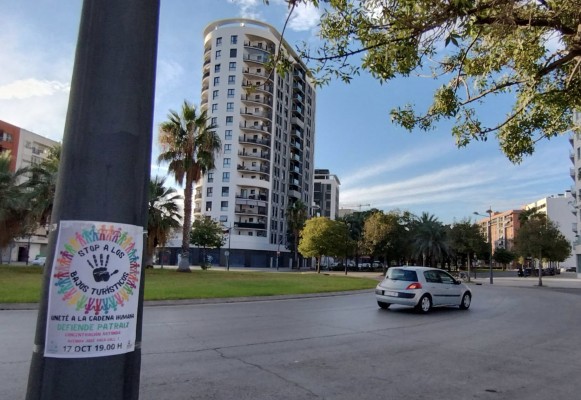 Batalla vecinal contra la apertura de 24 pisos turísticos en los bajos de un edificio de Patraix