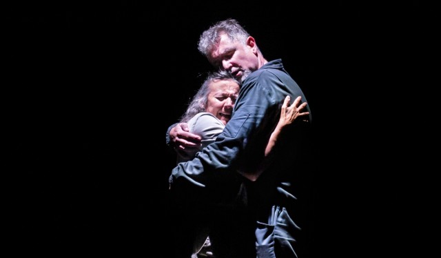 'Por voluntad propia': dos personajes buscan su libertad escénica en Teatro Círculo