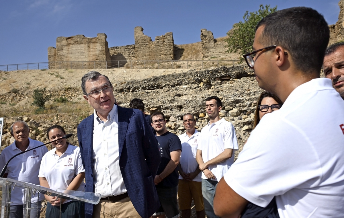 El alcalde Ballesta presenta las excavaciones en el entorno del Palacio de Ibn Mardanís - Foto: AYTO. MURCIA El alcalde Ballesta presenta las excavaciones en el entorno del Palacio de Ibn Mardanís