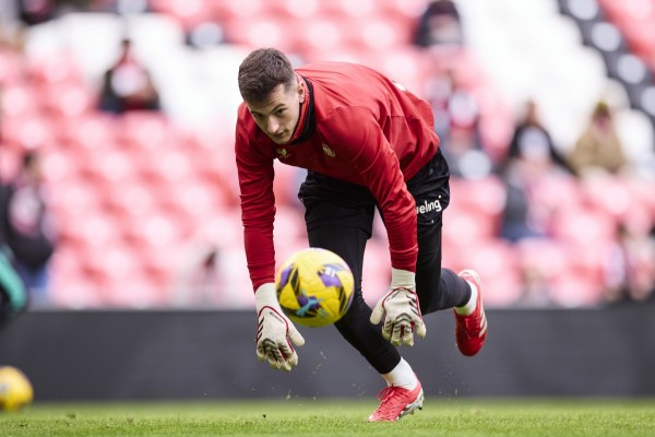 Días clave para cerrar la cesión de Julen Agirrezabala al Valencia CF