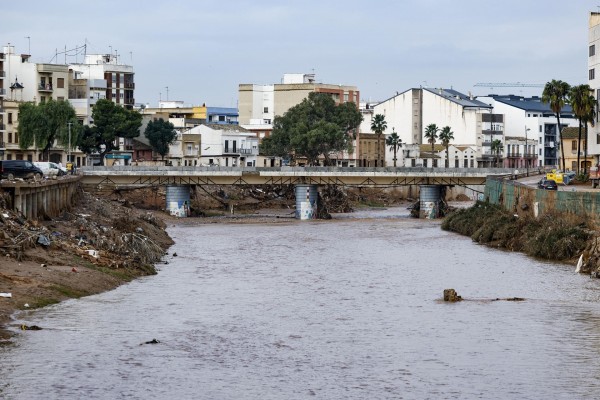 La jueza rebusca en el 'chat total' de Emergencias: pide la llamada que movilizó a los bomberos en el Poyo y el Magro