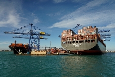 Las exportaciones valencianas se resienten arrastradas por la caída de la automoción