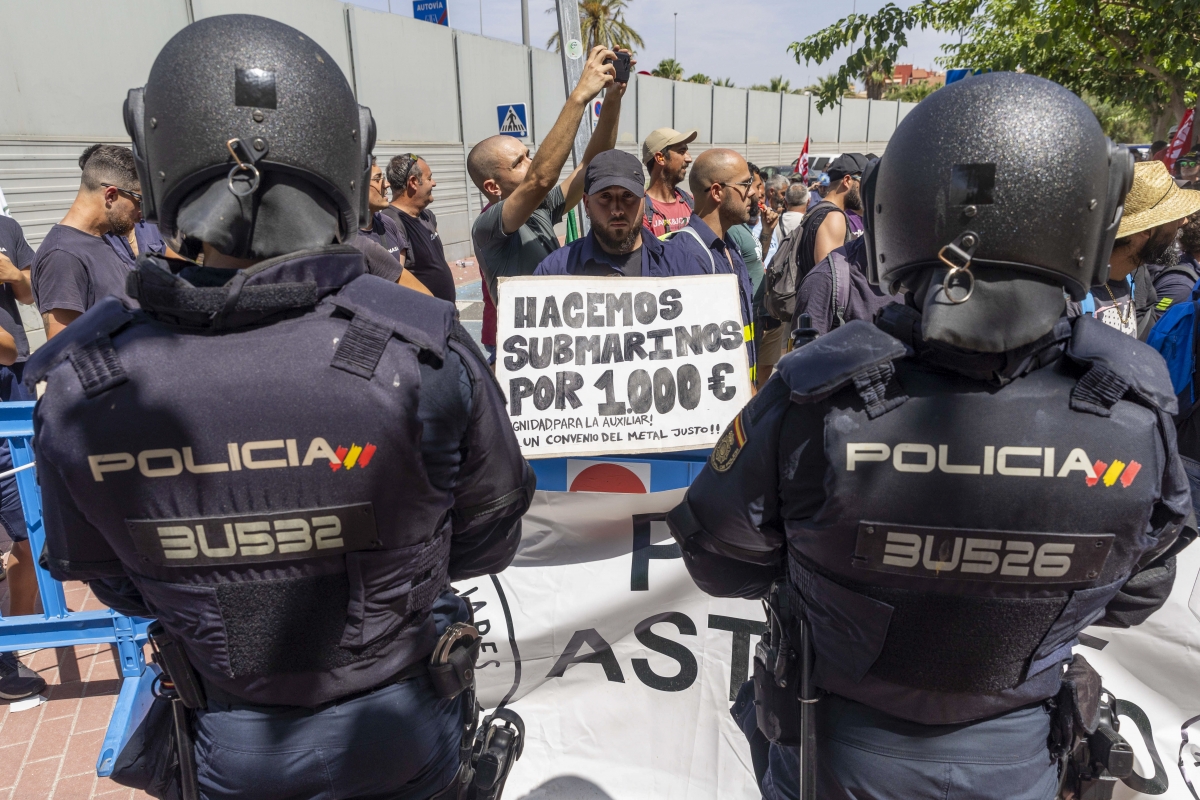 Protesta de los trabajadores de la industria auxiliar en Murcia. - Foto: EFE / MARCIAL GUILLÉN Protesta de los trabajadores de la industria auxiliar en Murcia.