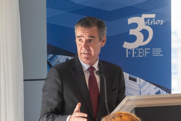 La CNMV aboga por suspender mañana la cotización de BBVA y Sabadell por la decisión del Gobierno sobre la OPA