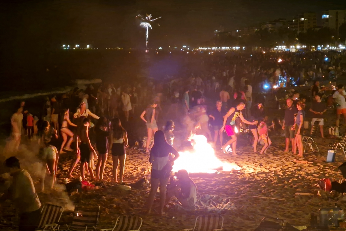 Magia, ritual y tradición para la Noche de San Juan en las playas de Castellón