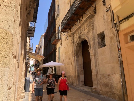 El Centro 14 de Alicante ve la luz: cuenta atrás para su apertura tras lograr el suministro