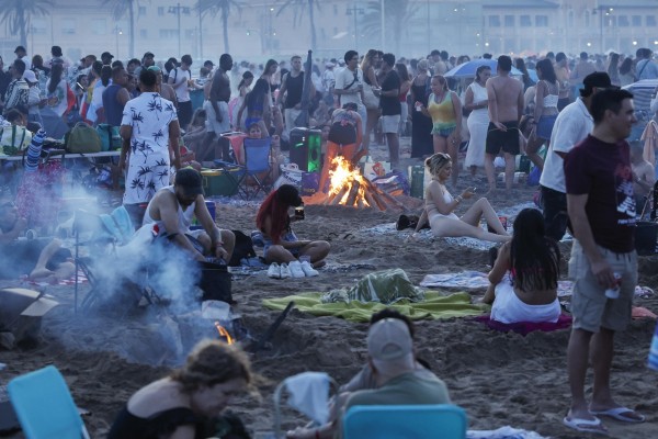 La noche de San Juan en València se salda con 193 atenciones, la mayoría por heridas