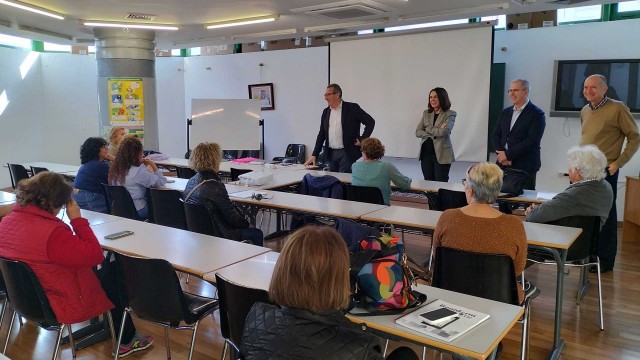 El Ayuntamiento licita ‘Benidorm TIC’: crea la Oficina de Atención al Mayor y cursos gratis