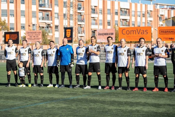 El Valencia CF vuelve a Utrillas de la mano de sus Leyendas para jugar un partido benéfico ante el equipo provincial de veteranos a favor de la AECC