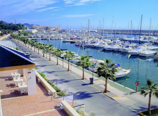El PSOE de la Vila pide realizar un estudio del estado del puerto para modernizarla y adaptarlas