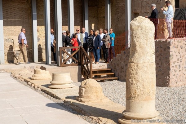 Tres empresas optan a excavar y recuperar el pórtico del Teatro Romano de Cartagena