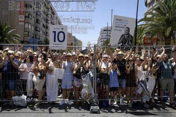 Fogueres tórridas: Alicante cierra las fiestas más cálidas desde el siglo XIX