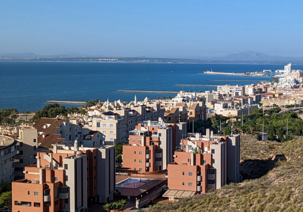 Imagen de viviendas en Santa Pola. - Foto: PLAZA