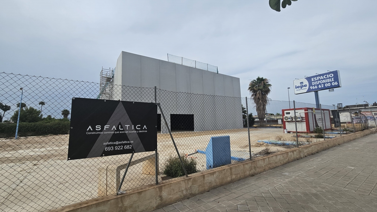 La nave de uso logístico en construcción en la calle Caja de Ahorros de Alicante. - 