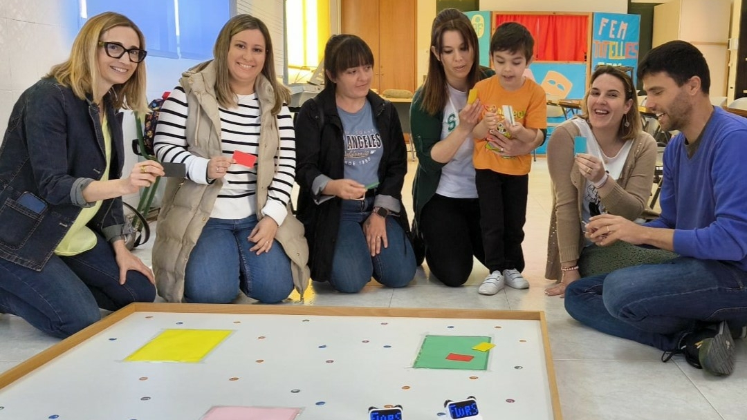 Vilatea porta la realitat dels xiquets i xiquetes TEA als col·legis amb un cicle de xarrades formatives 