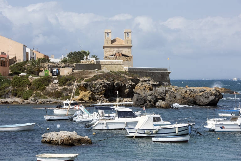 Desarticulan un grupo de pesca furtiva en la reserva de Tabarca con 300 kilos de pescado