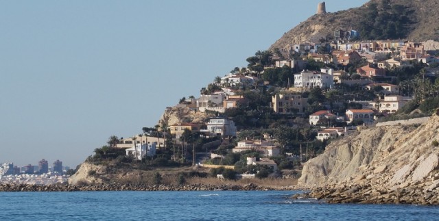 Movistar movilizará a voluntarios y clientes para la limpieza de una playa de El Campello