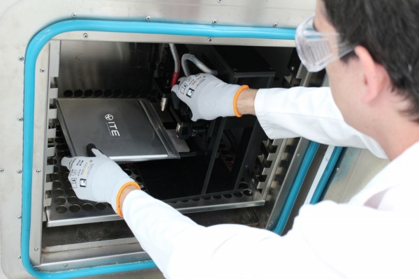 El ITE, único laboratorio acreditado en España para certificar baterías de vehículos eléctricos