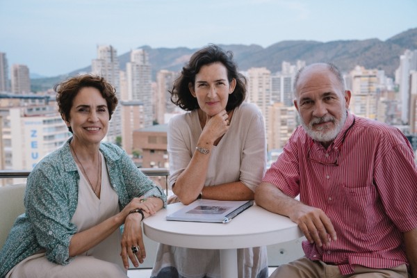 González-Sinde rueda 'Después de Kim' entre la luz de Benidorm y las sombras del pasado