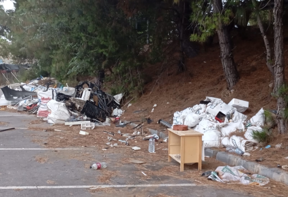El PSPV de Castelló alerta de la acumulación de basuras en el distrito oeste ante la 