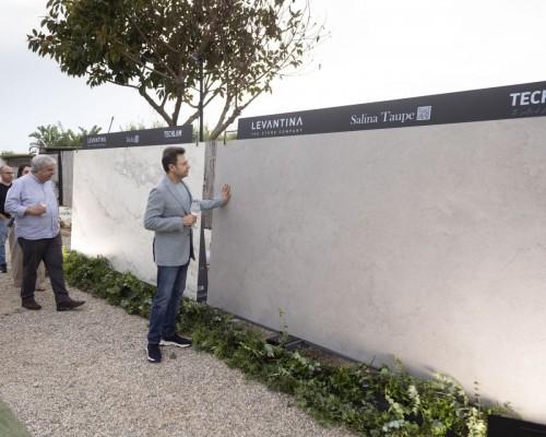 Techlam, filial de Levantina, desarrolla en su planta de Nules la primera piedra sinterizada del mundo impresa en relieve 3D
