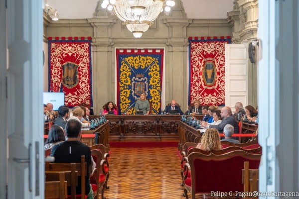 De la crema solar a la fiscalidad local: el Pleno de Cartagena llega cargado de iniciativas, críticas y promesas en plena ola de calor
