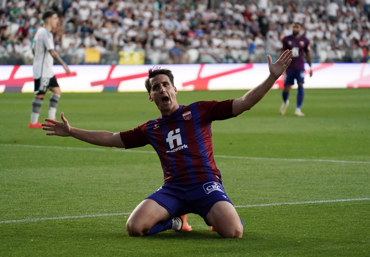 Juanto Ortuño celebra un gol con el CD Eldense
