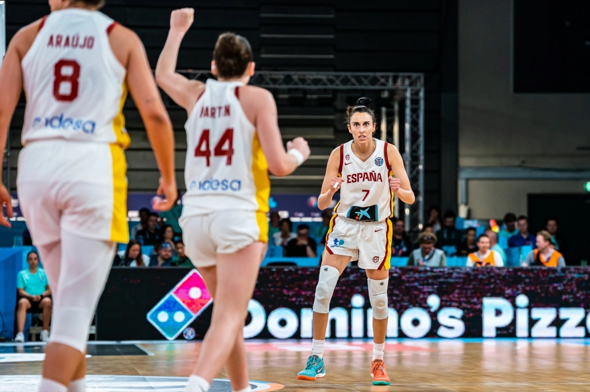 España vence a la República Checa con una exhibición de Raquel Carrera