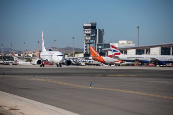 La huelga de tripulantes de easyJet cancela tres vuelos en el aeropuerto de Alicante-Elche