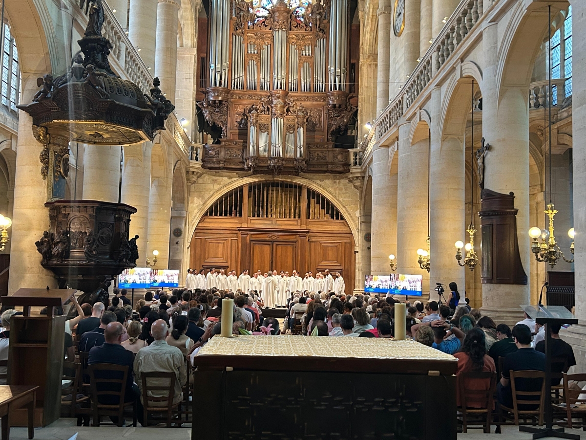 Visitelche destinó 48.900 euros a la expedición de 64 personas para el concierto del Misteri en París