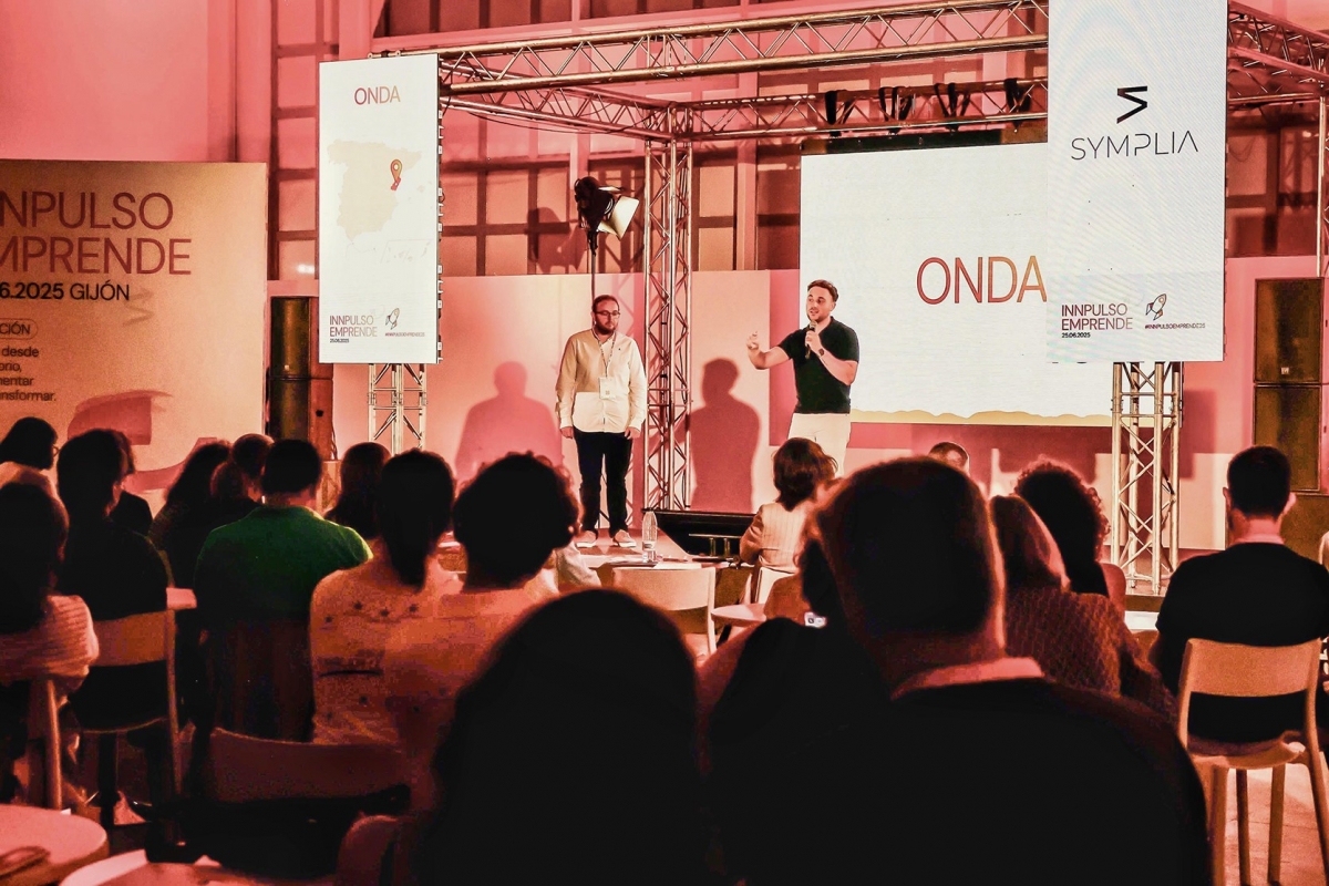 Onda y la 'startup' local Symplia muestran soluciones de IA para empresas en el foro Innpulso Emprende