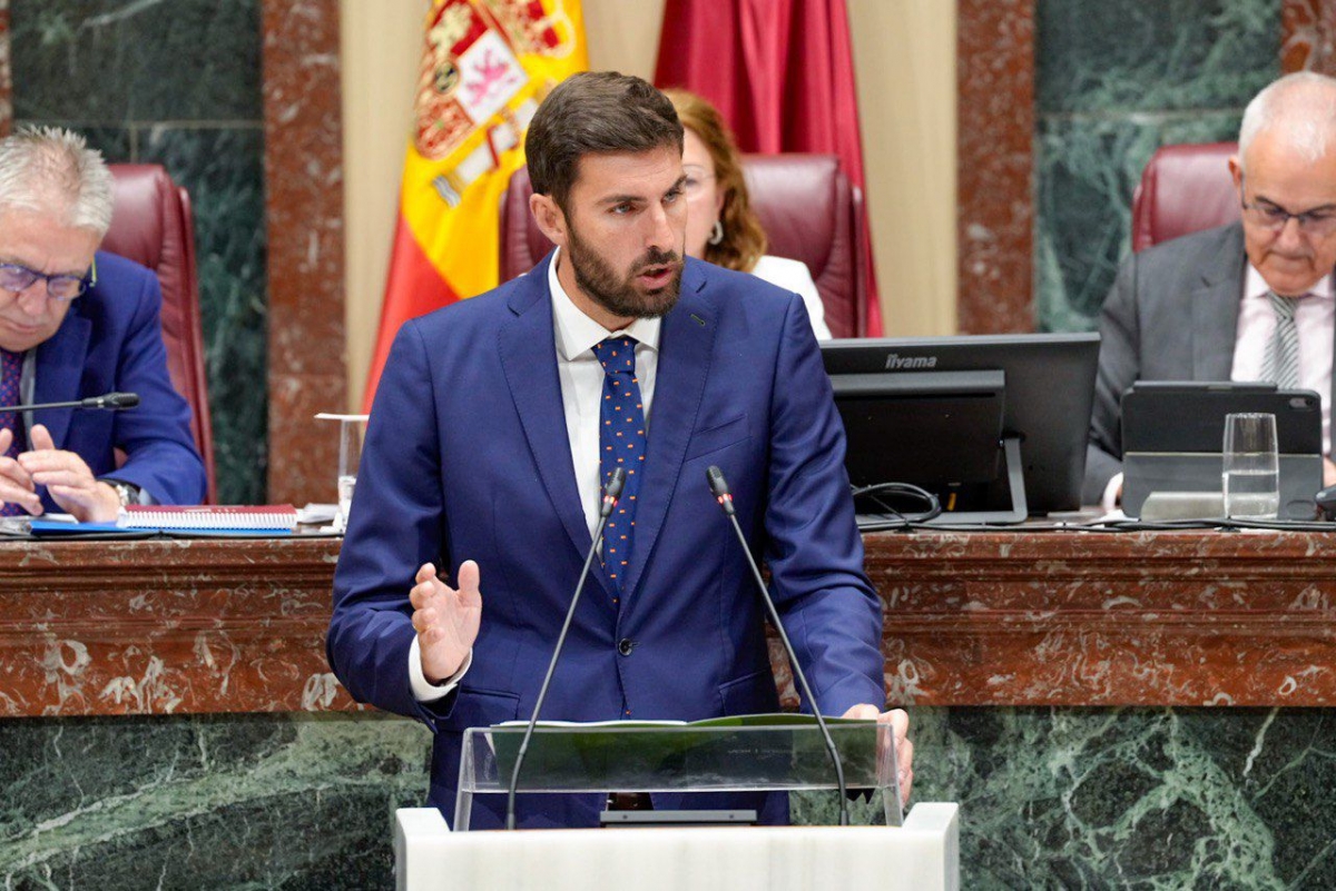 Antelo carga contra 